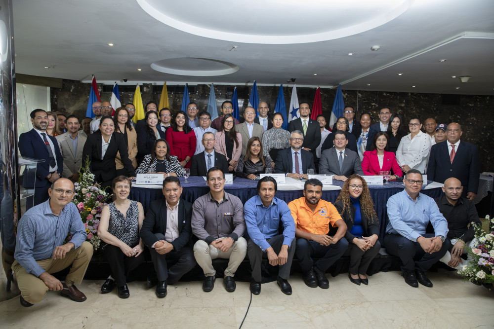 ingisrael's tweet photo. #FFGS #HDRFFGS @WMO @ONAMET_RDO @INDRHIRD @imhpapma @COE_RD @MDefensaRD @MIREXRD @DefensaCivilRD "Participantes en Reunión de Comités Directivos de Centros Regionales de la Guía de Crecidas Repentinas (FFGS, ingles), celebrada en ciudad #Panama con @WMO" https://t.co/3xF8QRzMCj https://t.co/kpppw7pm8z