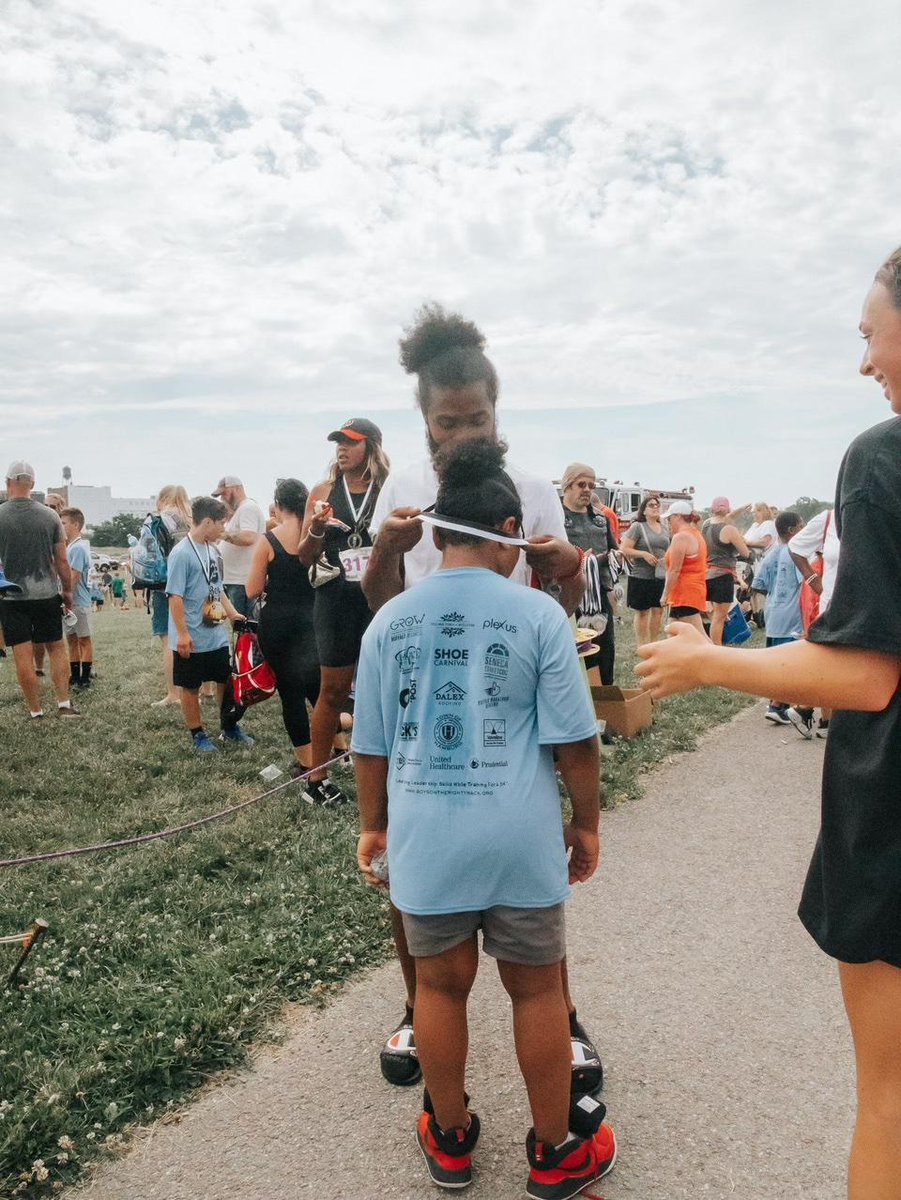 Boysrighttrack's tweet photo. In need of sponsors for our program shirts! $250 gets your logo on the back of our awesome dry fit t shirts--not a game jersey but a shirt boys wear ALL OVER TOWN! Lot of exposure all over the state and other parts of the country! Tag someone in this post, love it and share and https://t.co/axRX59jyFk
