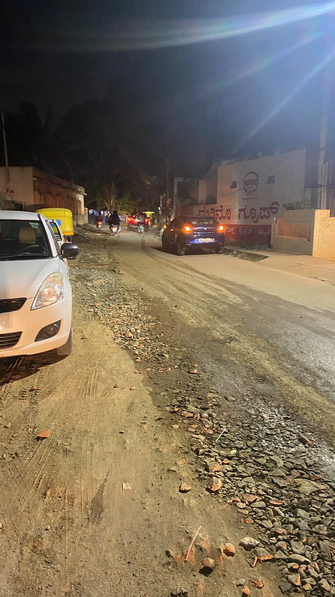 bhuvneshoff's tweet image. This is exact situation of HN Halli lake road, Sarjapur, #bangalore . We are more than 1000 voters but completely ignored. Can this be addressed before rains and #KarnatakaElections2023  . @ArvindLBJP @BJP4Karnataka we need help here. Stop ignoring us pls.