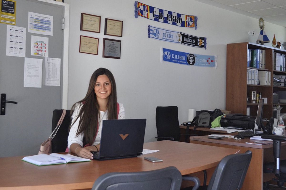 CD_Ebro's tweet photo. Laura Vílchez, nueva directora de comunicación y atención al público.

Desde hoy, 2 de Mayo de 2023, el horario de atención al público en las oficinas del club es de 𝐥𝐮𝐧𝐞𝐬 𝐚 𝐣𝐮𝐞𝐯𝐞𝐬 𝐝𝐞 𝟏𝟕:𝟑𝟎 𝐚 𝟐𝟎:𝟑𝟎 𝐡𝐨𝐫𝐚𝐬.

➕INFO: https://t.co/GhlpXebY9e https://t.co/itkqUGKyjv