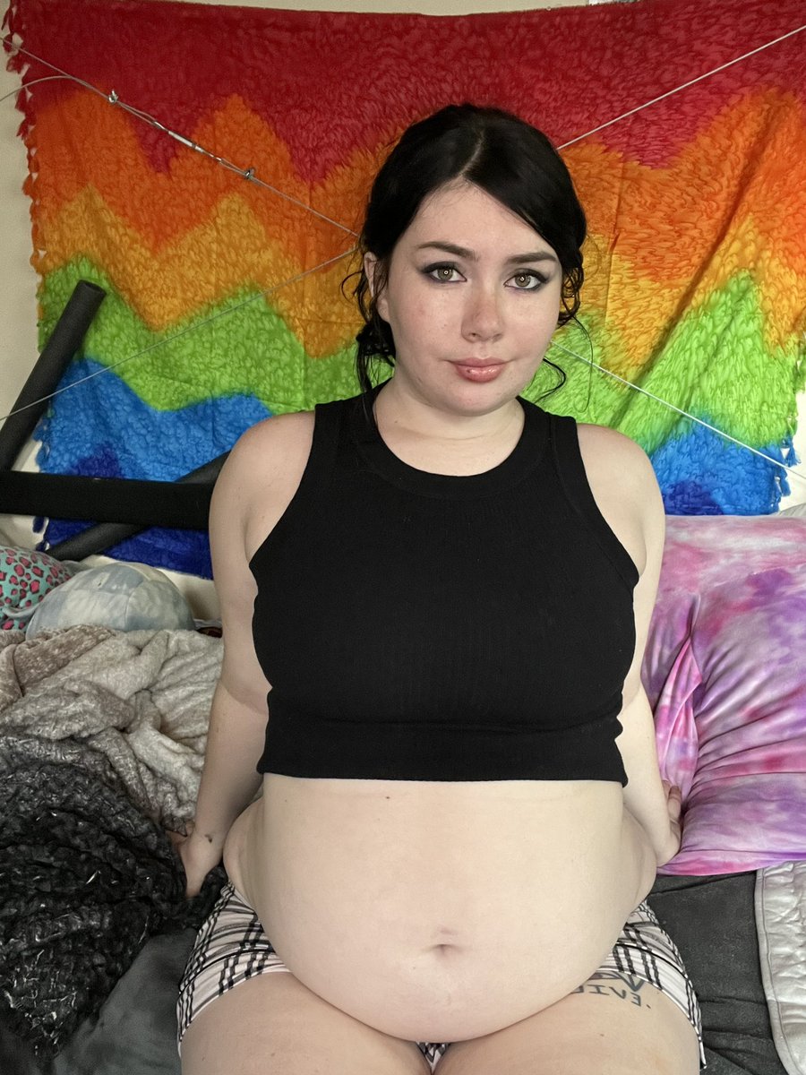 TianasTummy on Twitter: "looking slightly gothicc"