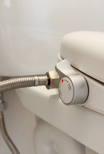 Ready to take your bathroom experience to the next level? Our Mainline Vitreous China Toilet and Bidet Seat are the perfect addition to your bathroom remodel! 🚽💦👌 
Learn about the Mainline Bidet Seat: loom.ly/cu0Ptfg
#bathroomupgrade #smarttechnology #affordableluxury