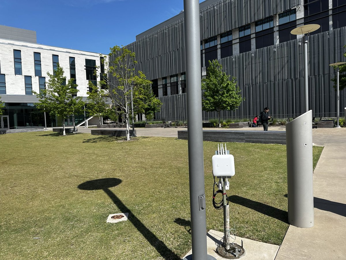 AI_for_IT's tweet photo. #ISpyMistAI on a tour of @UT_Dallas with @JuniperNetworks driven by #MistAI https://t.co/YQkWqLcjfq