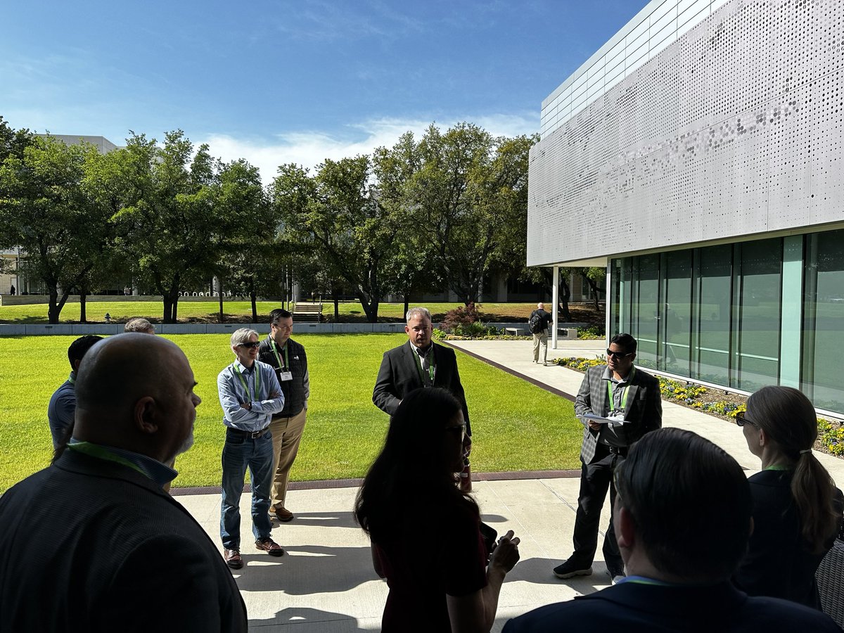 AI_for_IT's tweet photo. #ISpyMistAI on a tour of @UT_Dallas with @JuniperNetworks driven by #MistAI https://t.co/YQkWqLcjfq