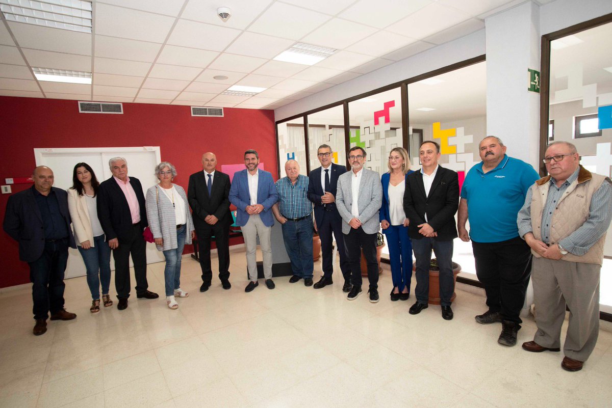 José Luján Alcaraz (@joselujanrector) on Twitter photo Firma de acuerdo de colaboración entre el <a href="/HVeterinarioUMU/">Hospital Veterinario Universidad de Murcia</a>, referente en las especialidades de salud animal, y <a href="/RM_Agua/">Consejería de Agua, Agricultura, Ganadería y Pesca</a> junto con agrupaciones de defensa sanitaria ganadera para el diagnóstico y tratamiento de equinos. Firma de acuerdo de colaboración entre el <a href="/HVeterinarioUMU/">Hospital Veterinario Universidad de Murcia</a>, referente en las especialidades de salud animal, y <a href="/RM_Agua/">Consejería de Agua, Agricultura, Ganadería y Pesca</a> junto con agrupaciones de defensa sanitaria ganadera para el diagnóstico y tratamiento de equinos.