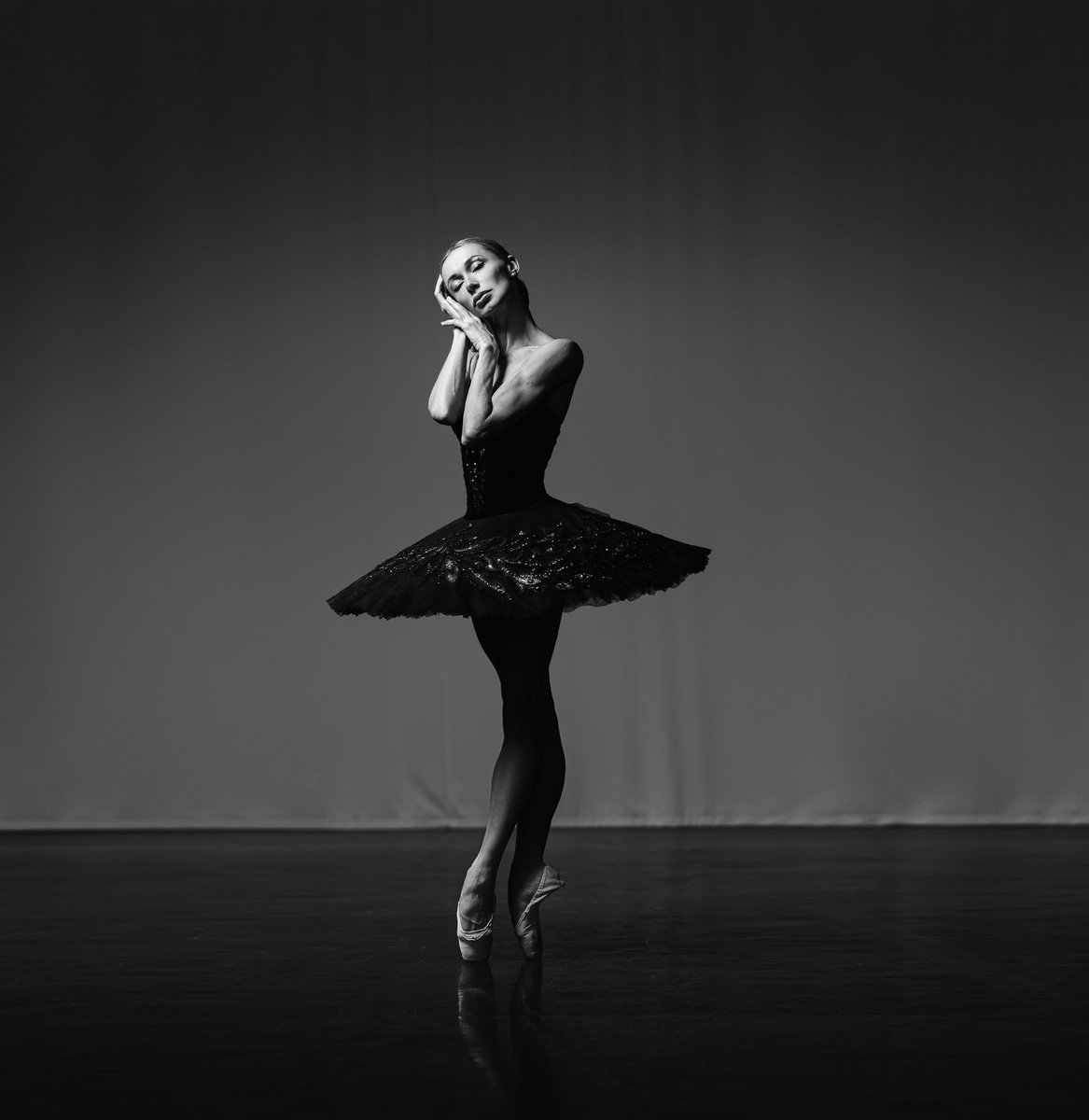 #tututuesday 
Photographer  #deanbarcija 
#ballerina #motherof3boys #ianasalenko