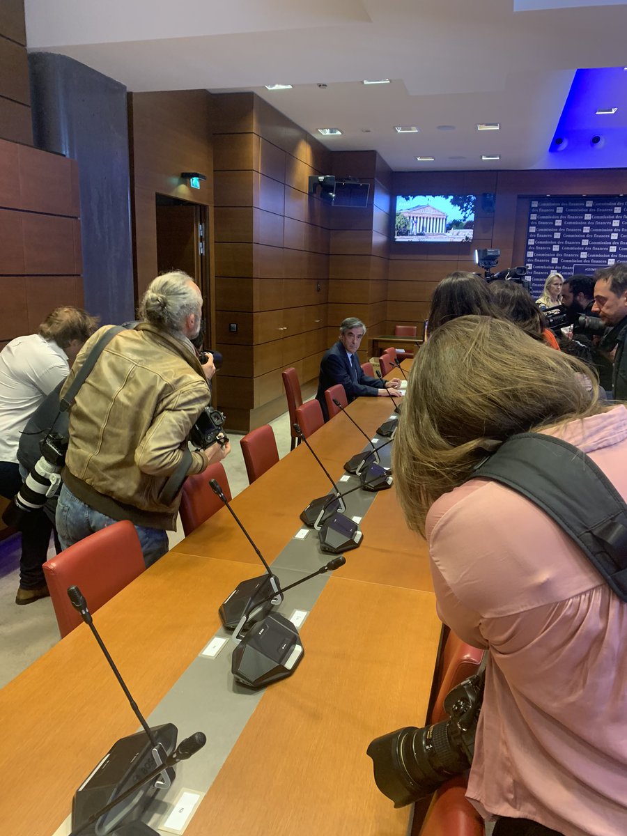 🔴⚡️ François Fillon entendu par la commission d’enquête sur les ingérences étrangères. Les deputés s’intéressent à sa reconversion dans le privé et ses fonctions qu'il a occupé dans les conseils d’administration de deux sociétés russes.

(📸 <a href="/Devillepinpaul/">Paul de Villepin</a>)