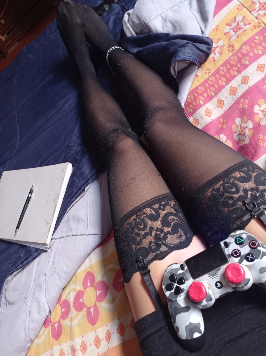 _Scar_Moon_'s tweet photo. Estoy jugando como 5 juegos y no eh avanzado mucho de ninguno 🥲
#ps4 #ps5 #sad https://t.co/JGcJfLFrOU