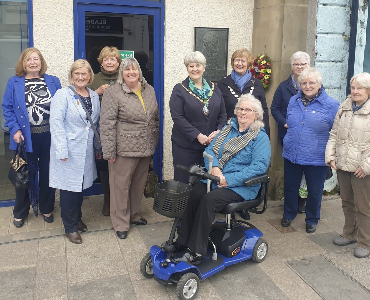 Anthea_Dickson's tweet photo. This morning I attended the annual commemoration of the birth of #JohnGault, one of the giants of Scottish literature, born in #Irvine this day in 1779. A commemorative wreath was hung by #AngusMiddleton, President, with members of @DearMrBurns &amp; @ilassesbc. #history #culture https://t.co/6lSLSqkXZ4