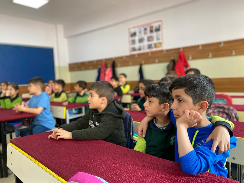 Şehit Fethi Murat ilkokulunda derslere girerek eğitsel , bilişsel , davranışsal etkinlikler yapıldı.

#GsbGm
#GsbSosyalUyum
#SosyalUyumveGençlikKatılımı