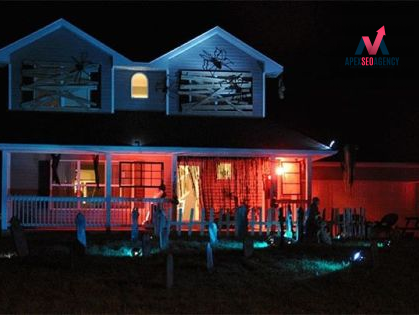 rgaverell's tweet photo. I love how creative and spooky some houses can be!  Do you decorate your house for Halloween?  via: https://t.co/ctLsf8IOQq https://t.co/GANsW5wCQY