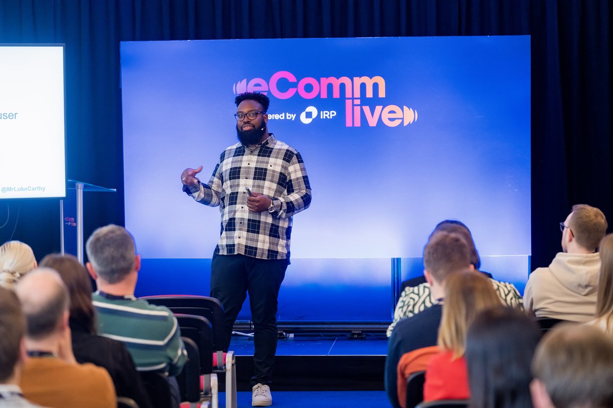 eComm_Live's tweet photo. .@MrLukeCarthy was back at eComm Live last week, this time sharing ‘How To Nail GA4 for Ecommerce Sales Growth.' 📈

Did you catch Luke’s talk? Let us know your thoughts in the replies ⬇️

#eCommLive #GA4 #eCommerce https://t.co/Um2NaXJass