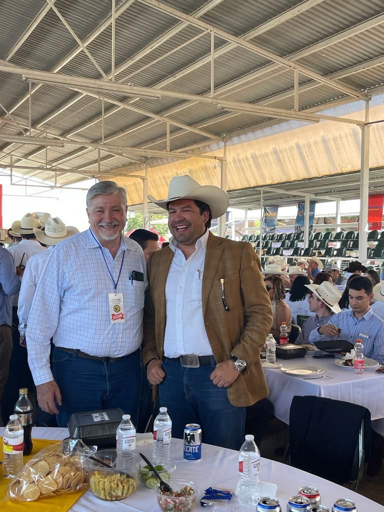 UGRCHI's tweet photo. La UGRCH en la Asamblea de la Union Ganadera Regional de Sonora, el Lic. Álvaro Bustillos F., acompaño a Juan Ochoa en su informe, y convivio con grandes amigos https://t.co/PlSjyDYpO5