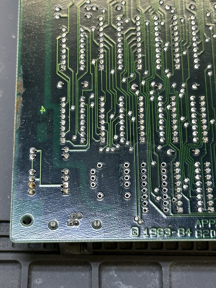 infinity5750's tweet photo. I tested Fat Mac Switcher on Mac512K, but I was worried that it would work because A8's enable method is slightly different, but there is no problem👍
#Macintosh #SatanicMacClub #KerosMacMods https://t.co/nLL5CphtOh