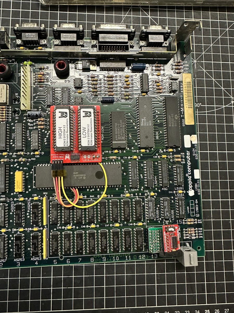 infinity5750's tweet photo. I tested Fat Mac Switcher on Mac512K, but I was worried that it would work because A8's enable method is slightly different, but there is no problem👍
#Macintosh #SatanicMacClub #KerosMacMods https://t.co/nLL5CphtOh