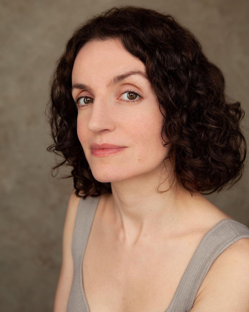 camillekrieg's tweet photo. The first of my new headshots 🌟 I had such a lovely shooting full of joy with Melanie (Melanie Gail Photography), I cannot wait to share more 🙏 https://t.co/osbc5J6J95