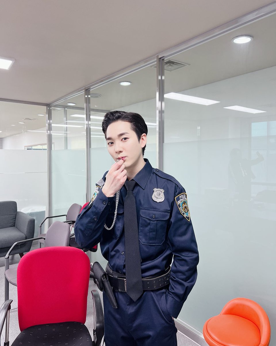 tui_nuest's tweet photo. Bugün ben ölmüşüm. Polis bey beni ters kelepçe ile alabilirsiniz ❤️🔥❤️🔥
#ascaron
#aronkwak #kwakaron #nuestaron #afterschoolasc @arirang_ASC @koreancowboyspodcast https://t.co/KbtOD4V5hP