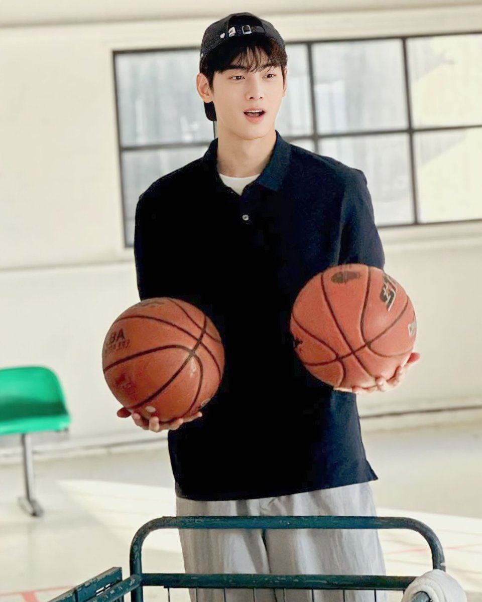 eunwoo.my_eun tweet media