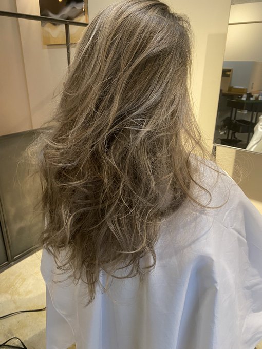 バイヤレージュにした💇&zwj;♀️ #オーバーサイズ #青山葵 #カット #最近のあたし https://t.co/wxUU0UrTuA<a href="/tag/%E3%82%AA%E3%83%BC%E3%83%90%E3%83%BC%E3%82%B5%E3%82%A4%E3%82%BA"class="tags">#オーバーサイズ</a><a href="/tag/%E9%9D%92%E5%B1%B1%E8%91%B5"class="tags">#青山葵</a><a href="/tag/%E3%82%AB%E3%83%83%E3%83%88"class="tags">#カット</a><a href="/tag/%E6%9C%80%E8%BF%91%E3%81%AE%E3%81%82%E3%81%9F%E3%81%97"class="tags">#最近のあたし</a>