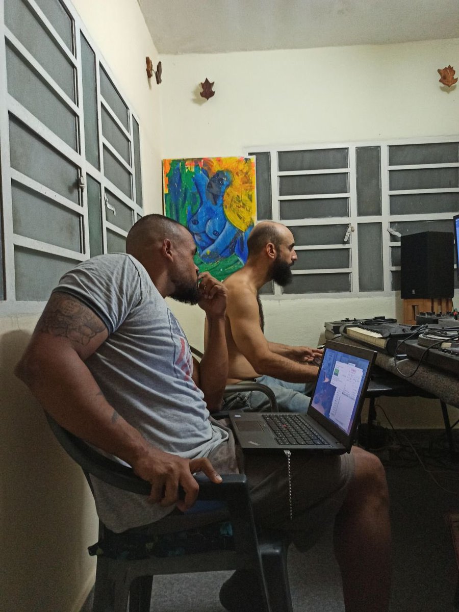 LosNoventa tweet media