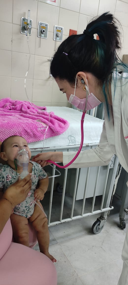 DanielaaBaez's tweet photo. Si, muy bonitas sus especialidades, pero a ustedes los miran asi sus pacientitos? https://t.co/4HYEMbyGMl