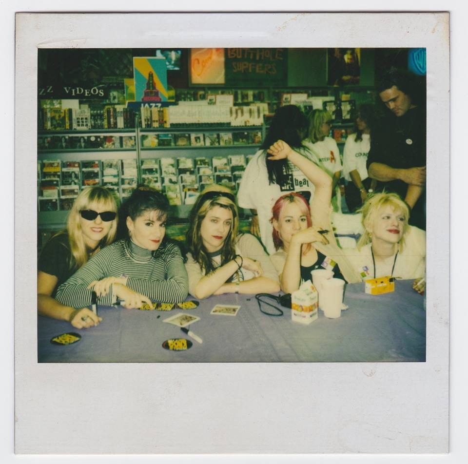 jennifinch's tweet photo. Back in the day when record stores were on Sunset and bands made things to sign while women drank milk from cartons.
--------------
#jenniferfinch #courtneylove #donitasparks #suzigardner #deeplakas #artistsigning #recordstore #towerrecords #90smusic #90sculture https://t.co/ocCKRWH03Y