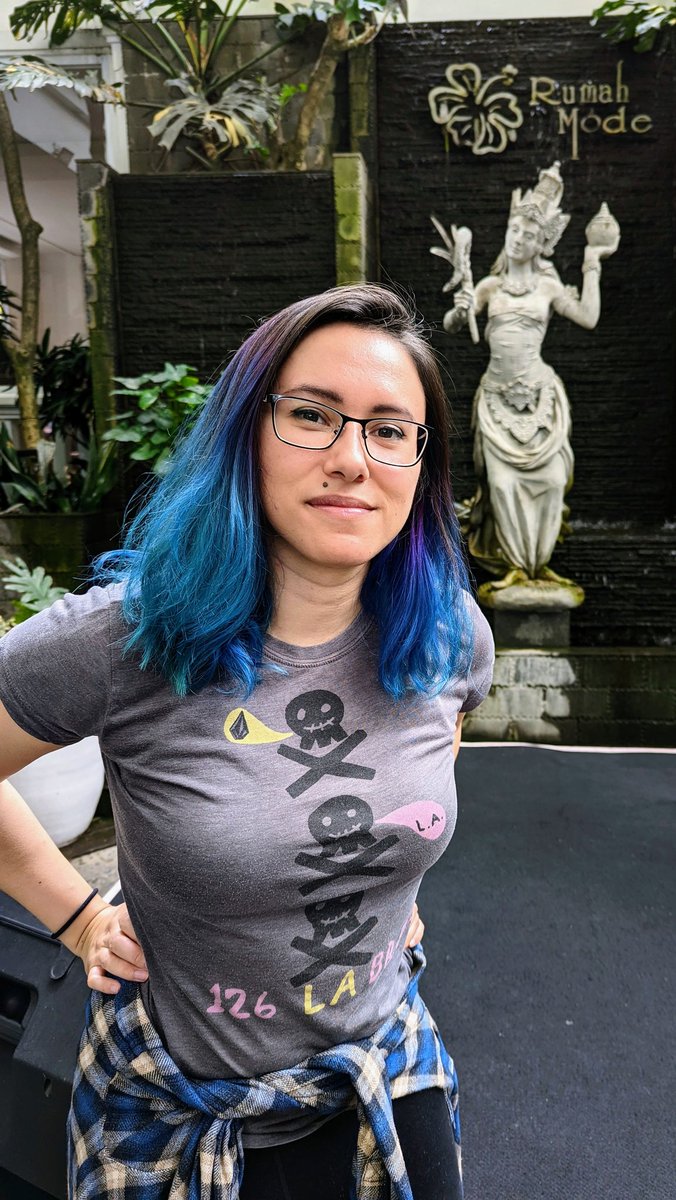 JuJuBlu1's tweet image. Happy #APIHeritageMonth !

I&apos;m half-Indonesian. I was born on Java and moved to the US when I was 3. I&apos;m very grateful to have strong ties with family over there!

Fun fact: In my baby videos, I am speaking almost fluent Indonesian but I have no memory of it 😅