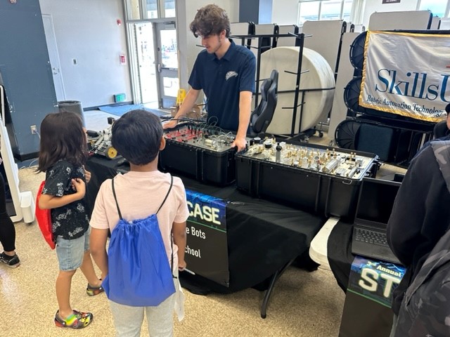 FUSD_STEM's tweet photo. Thank you to everyone who attended our 3rd Annual STEM Showcase event! It was amazing to see so many families engaged in STEM and to have the opportunity to showcase all the great things our district offers. We couldn't have done it without all of you! #STEM #Education #Community https://t.co/8dlvQt5vMs