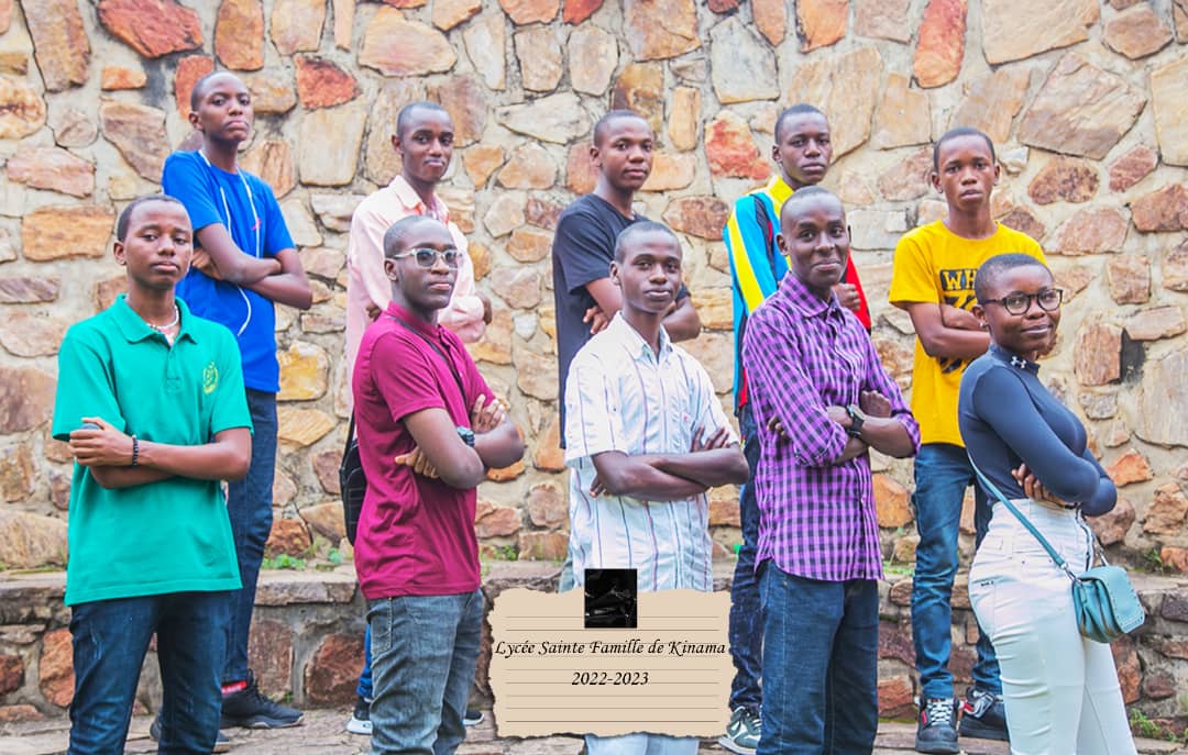 GeniesBurundi's tweet photo. 😎 La team Lycée Sainte Famille de Kinama.
Sainte Famille c'est:
🔰4 matchs
🔰4 victoires
🔰 850 points
🔰 1 POTW
#GhBurundi #ghteam #quizbowl https://t.co/f4JSxshggf