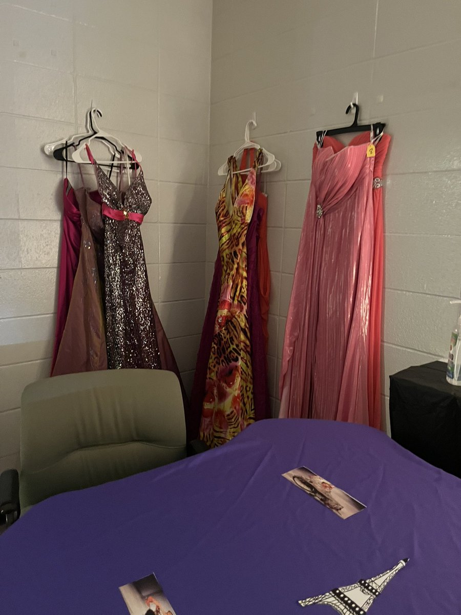 CHPCRUSADERS's tweet photo. As you come Derby Trot, visit the Churchill Park Chic Boutique if you are in need of prom attire! Thank you to all who donated! @JCPSKY @JCPSZone2 #weareCHP https://t.co/b3ioCtOsod