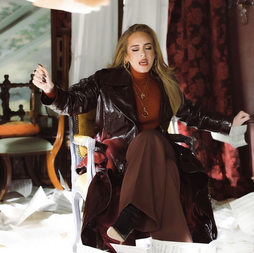 ChartsofAdele's tweet image. According to the newest UK @officialcharts midweek update, @Adele’s “Easy On Me” is predicted to re-entered on this week's UK Official Singles Chart for a 40th week. 🇬🇧

— It will mark @Adele's 5th song to surpass this milestone.