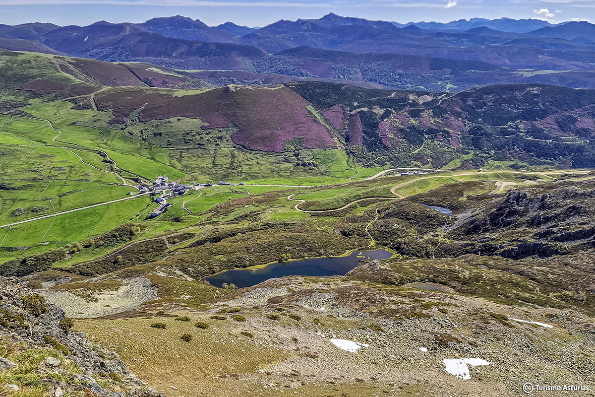 TurismoAsturias's tweet photo. Menos populares pero también preciosas... ¡Hoy te invitamos a conocer las lagunas de Arbás!
ℹ️ https://t.co/dUMFv43HRJ https://t.co/38bqMLDYQu