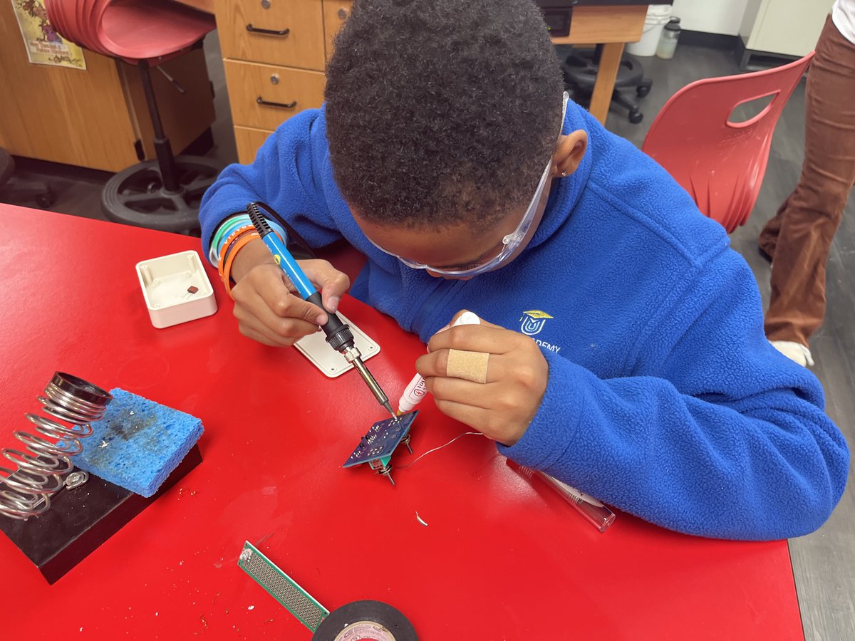 DrAfro71's tweet photo. Magnify your engineering and design knowledge with SeaPerch Robotics and empower our youth to achieve greatness! #BlackRoboticsMakers #SeaPerchRobotics #TheCitizenScienceLab #STEAM #STEM #Robotics https://t.co/L14pTdb1CE