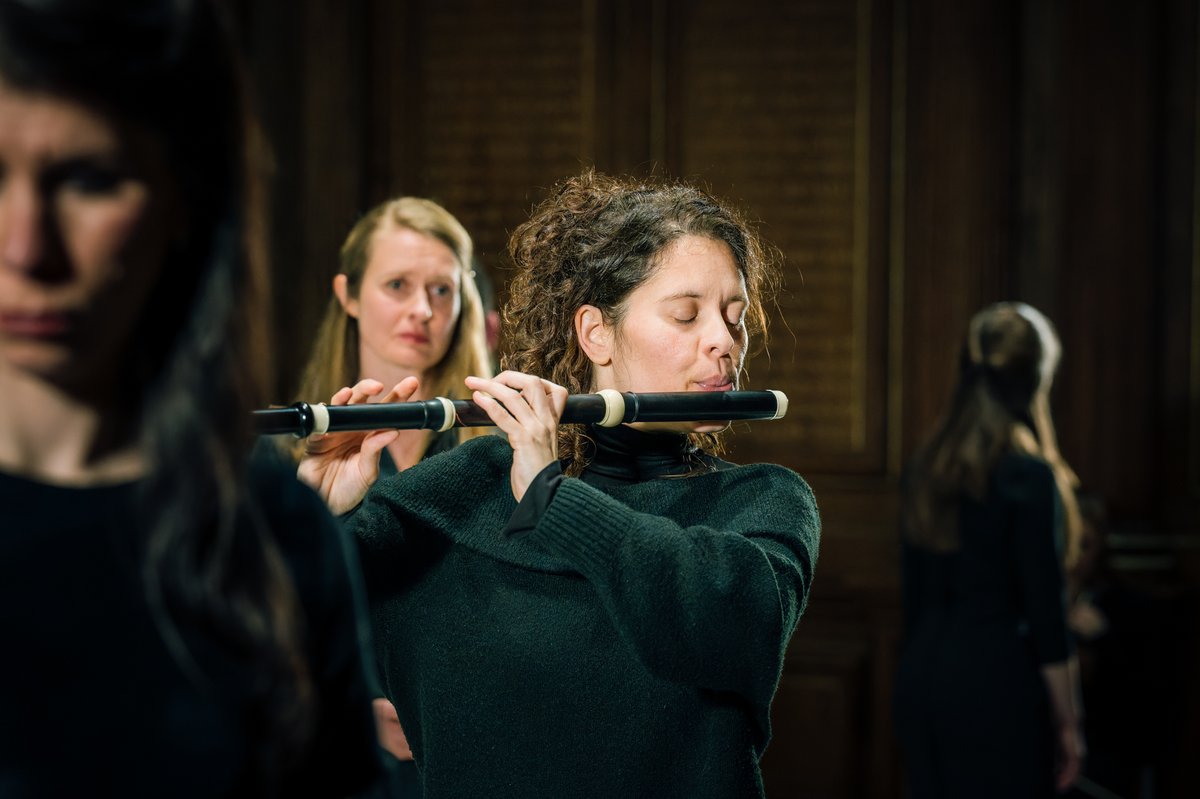 JLaBouchardiere's tweet photo. Integrating solo instrumentalists into a dramatisation has been an especially rewarding aspect of collaborating on St Matthew Passion with @solomonsknot. Beautifully captured here by @AW_Photographer at Trinity College, Cambridge. @CambsEarlyMusic [thread] https://t.co/ktqaUTGU2O