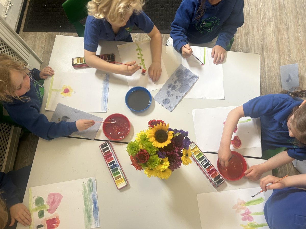 RPPS_Reception's tweet image. We captured the flowers vibrant colours and patterns through some wonderful water paint designs. This intertwined our expressive arts and our topic Growth &amp;amp; Change!