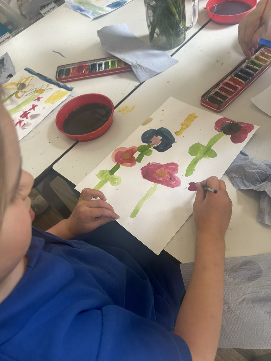 RPPS_Reception's tweet image. We captured the flowers vibrant colours and patterns through some wonderful water paint designs. This intertwined our expressive arts and our topic Growth &amp;amp; Change!