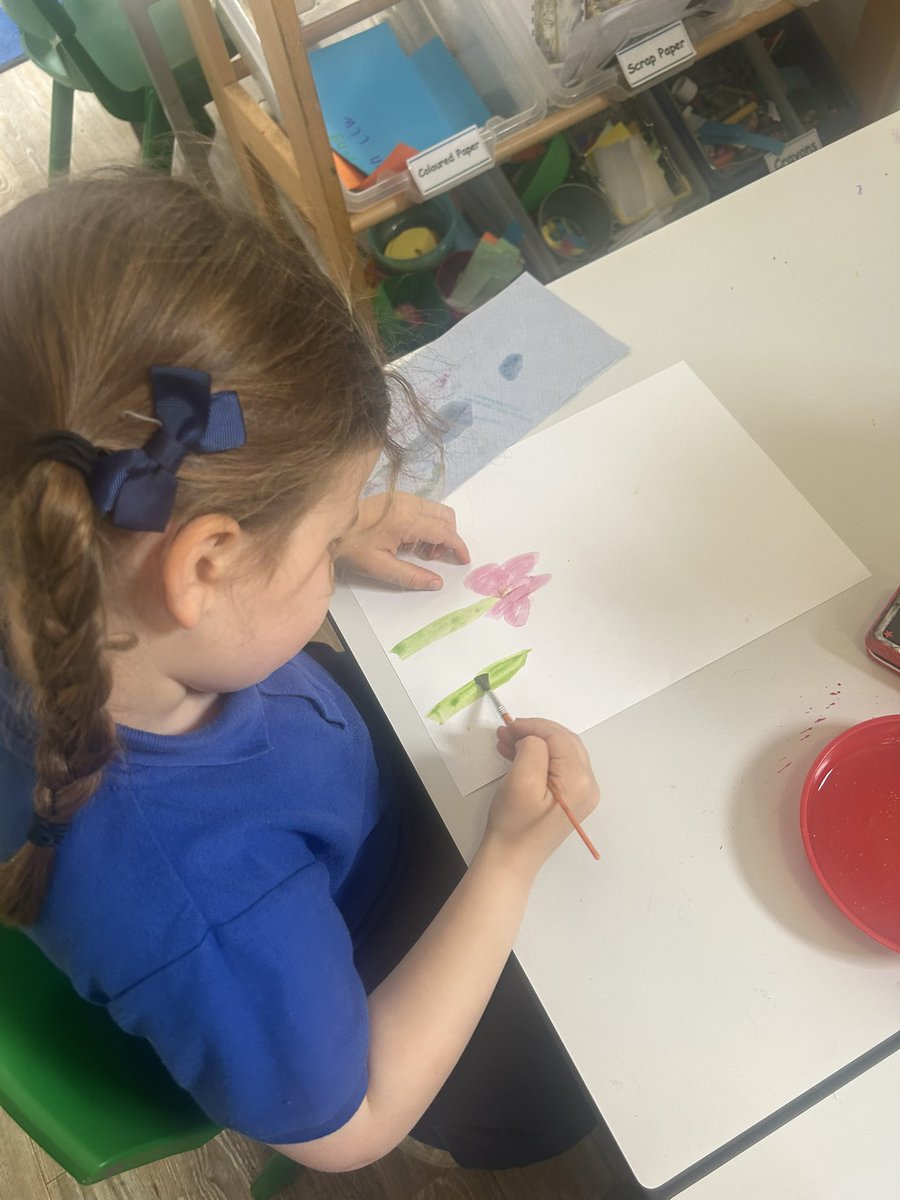 RPPS_Reception's tweet image. We captured the flowers vibrant colours and patterns through some wonderful water paint designs. This intertwined our expressive arts and our topic Growth &amp;amp; Change!