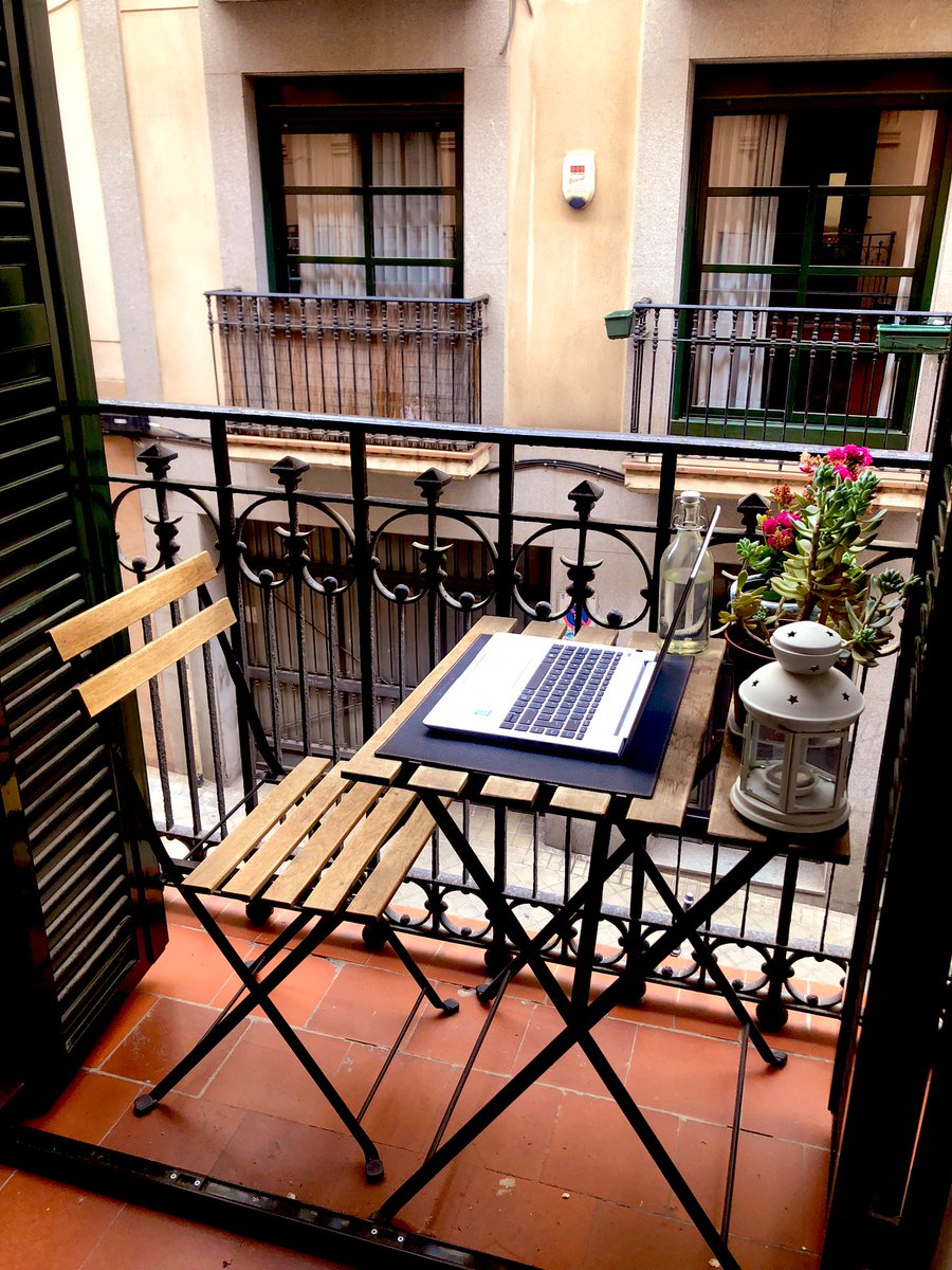 imartinrodrigo's tweet photo. Queda inaugurada la temporada de escritura en la terraza. https://t.co/5lEQ98wJQB
