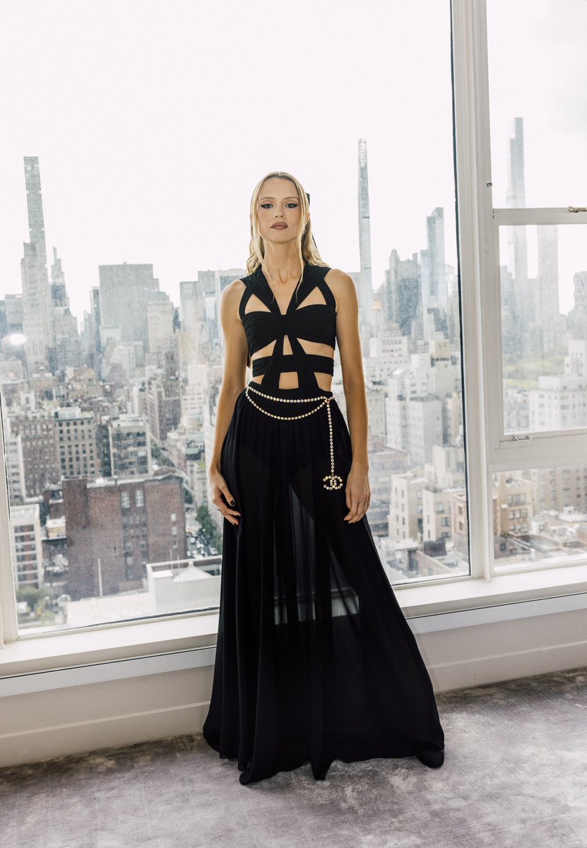 angele_vl's tweet image. #MetGala2023 ✨