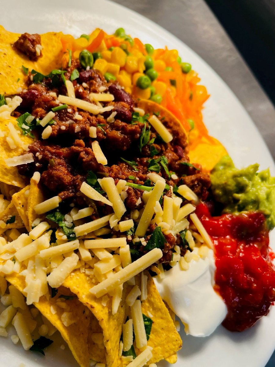 HurstCFood's tweet photo. Lunch at @Hurst_College today ~Mushroom Soup ~Beef Chilli with Nachos ~Haddock Mornay ~Vegetable Chilli with Nachos All served with Carrots, Peas & Sweetcorn. ~Chocolate Sponge with Chocolate Sauce!!!! ππ #WeAreHurst #Delishfish @IndiesSodexo @natdavies1973 @MulcahyDavid https://t.co/zrliP3EbOW