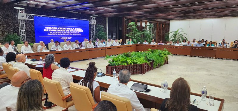 BrunoRguezP's tweet photo. Es un honor para nuestro país q el Gob. de Colombia y el ELN hayan solicitado a Cuba ser sede del 3er ciclo de la Mesa de Diálogos de Paz

#Cuba actuó y actuará de forma discreta, imparcial y responsable en interés de hallar una solución política al conflicto armado en #Colombia https://t.co/1PcsAUmZ6i