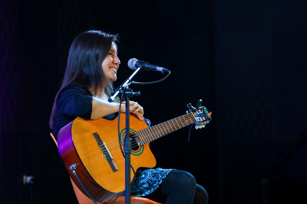 ccmch_'s tweet photo. 📸"Sonidos del Centro" en la Sala 6
En esta nueva sesión realizada en el marco del Mes de Libro📖nos acompañó la payadora Joselyn Muñoz, quien cautivó al público con sus diversas composiciones.
#Soyprotagonista #SonidosdelCentro #música #payas #Ccmch #Chillán #Ñuble https://t.co/siHNEOJf2w