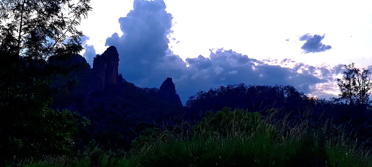 NewtsShoots's tweet photo. @janisphotos A storm brewing over the nearby caldera https://t.co/ewu0nZQ90x