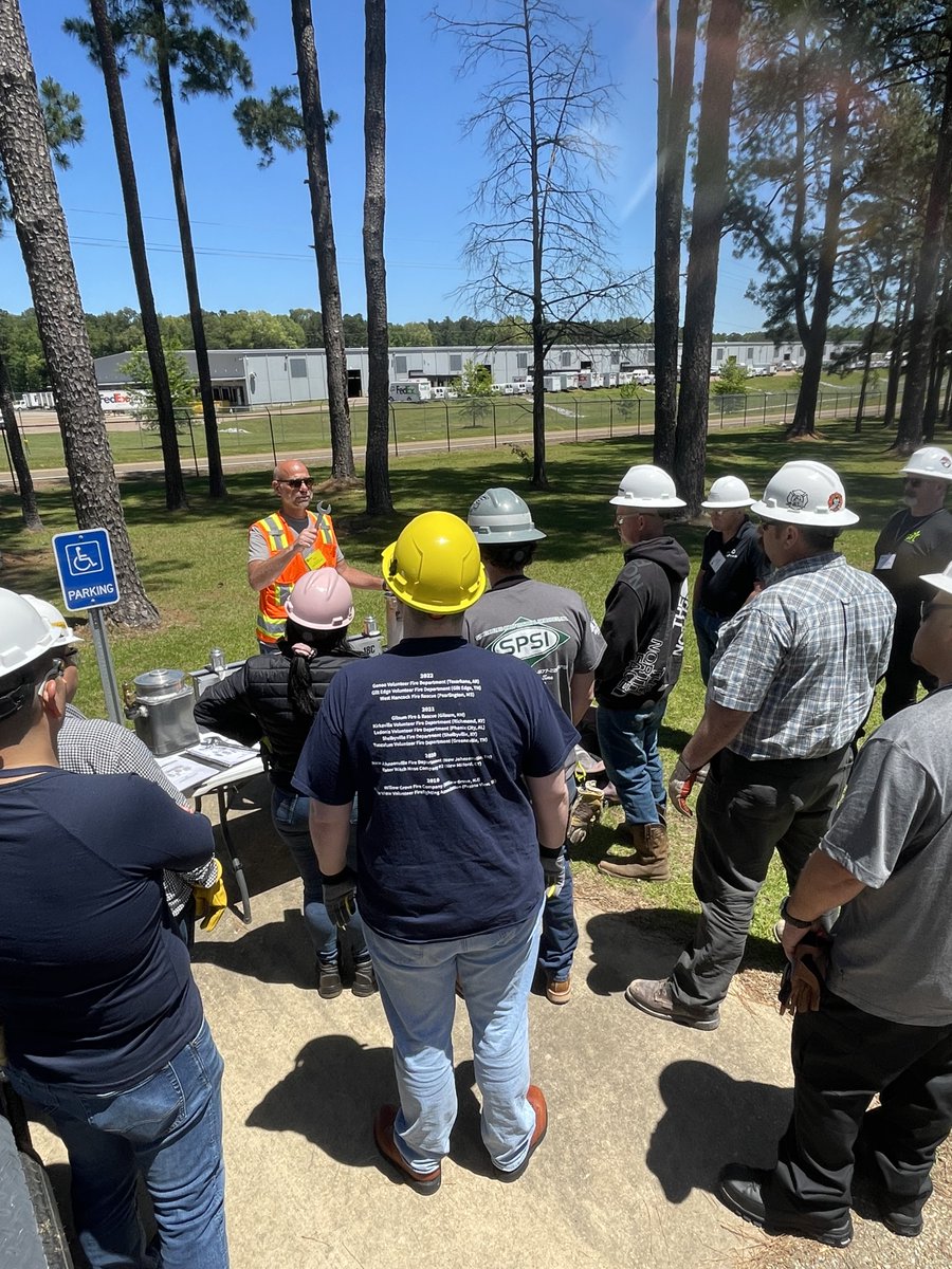 TheChlorineINST's tweet photo. This afternoon our class of 122 students will break up into small groups to tackle various chlorine tank car, water treatment, and highway mixed load scenarios.   Thank you to the @MSFireAcademy for hosting us this week!   #hazmat #safetytraining #chlorine https://t.co/JDrez102oR