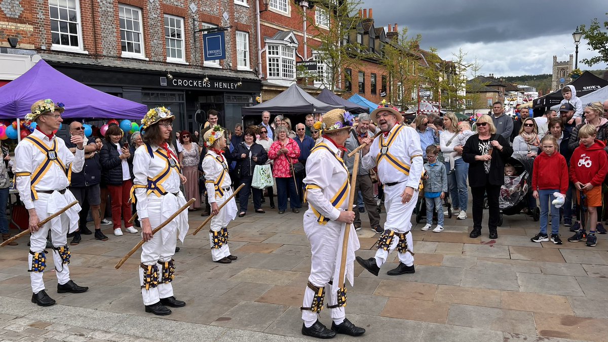henleyresidents's tweet photo. What a fabulous MayFayre yesterday. Organised by @SarahLMiller19 . Fantastic turn out. Thanks to everyone who supported this event. See you next year! #workingfortheCommunity #events #supportlocal #Henley #MayFayre #Familyfun #VoteHRG https://t.co/p4RC3YGAIA