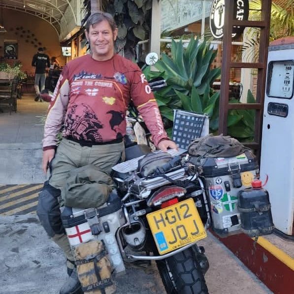 Este fin de semana tuvimos la grata visita se Darren, quien nos visita desde Inglaterra. 🇬🇧

Salio a rodar en 2015 por Europa y ya esta recorriendo suramerica. 

Sin rumbo definido, monta un BMW adventure 2008, con todos sus implementos para acampar en c… instagr.am/p/Crvvt4kOgya/