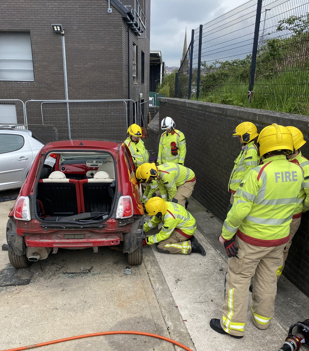 Blackburn Fire (@blackburn_fire) on Twitter photo It was RTC drills for Red Watch this morning before we welcomed <a href="/stevejhealey/">Steve Healey</a> for a station visit this afternoon. π π©π»βπ π¨π»βπ It was RTC drills for Red Watch this morning before we welcomed <a href="/stevejhealey/">Steve Healey</a> for a station visit this afternoon. π π©π»βπ π¨π»βπ