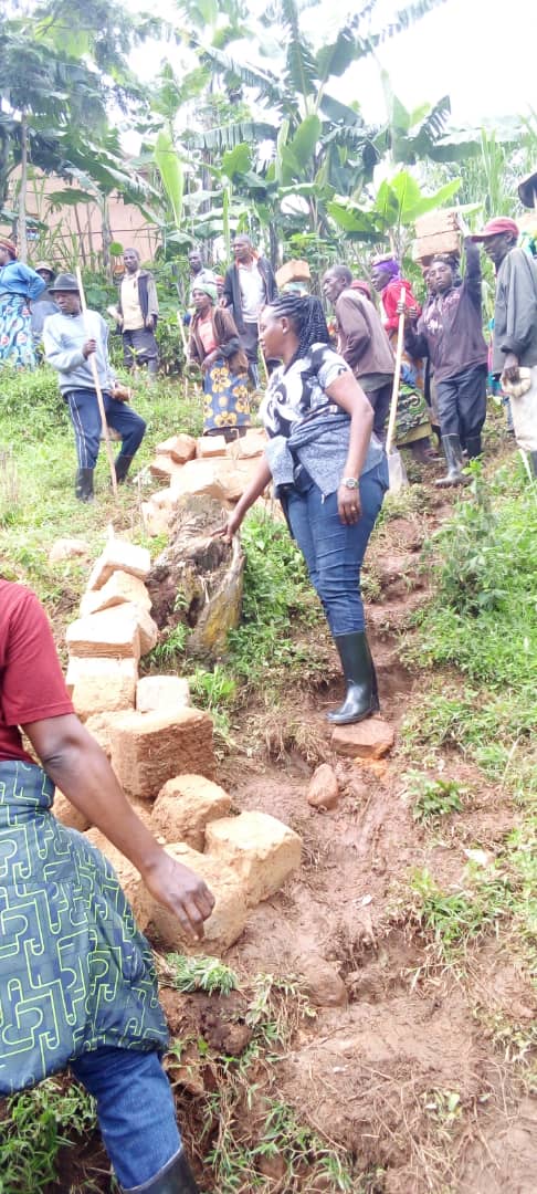 #Indahangarwamumihigo za Cyato zo mu #Indongozi za <a href="/Nyamasheke/">Nyamasheke District</a> mbashime nte!

Umuganda twakoze uyu munsi ugaragaza ko muri ku rwego rushimishije rwo kumva ko u Rwanda ruzubakwa n' amaboko y' abana barwo!

Mwakoze gutiza amaboko abatishoboye no kwitunganyiriza umuhanda.