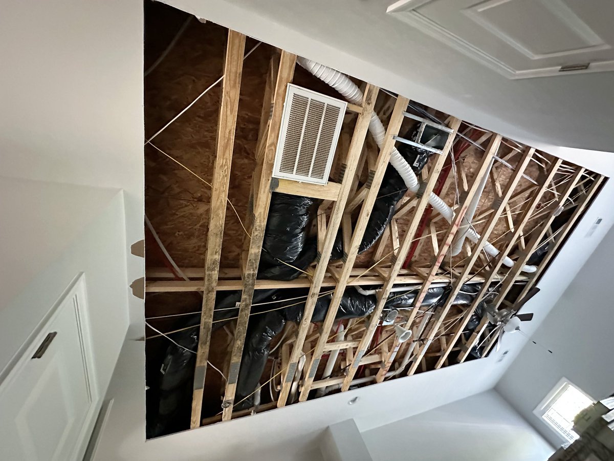 bluechiprestore's tweet photo. Remember the photo a few posts back where our technician was measuring the wall? Here is the result of taking the time to only cut the drywall that needed to be removed and keeping the cuts neat and straight. #waterdamagerepair #nashvillebusiness https://t.co/m675QRn3pD