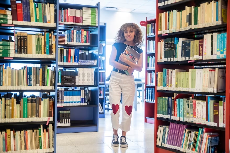 ¿Sabías que cada vez más estudiantes descubren el mundo de las becas universitarias y no resignan sus sueños? 

¡Descubrí en esta nota de <a href="/silvinavitale/">Silvina Vitale</a>   cómo la <a href="/UnivAustral/">Universidad Austral</a> está involucrada en este desafío!  #BecasUniversitarias

👉 lanacion.com.ar/sociedad/me-ca…

📷<a href="/RodrigoNespolo/">Rodrigo Nespolo</a>